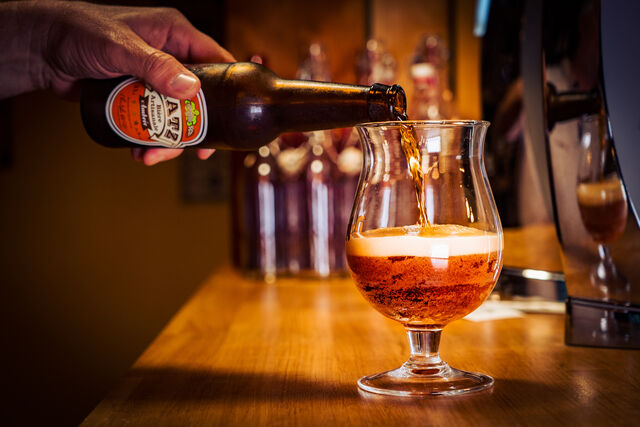 Un large choix de bières artisanales vous attend au frais 