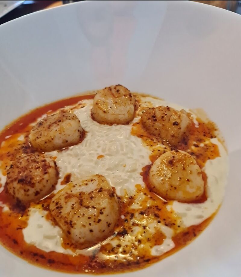 St-Jacques poêlées beurre piment d'Espelette risotto crème parmesan