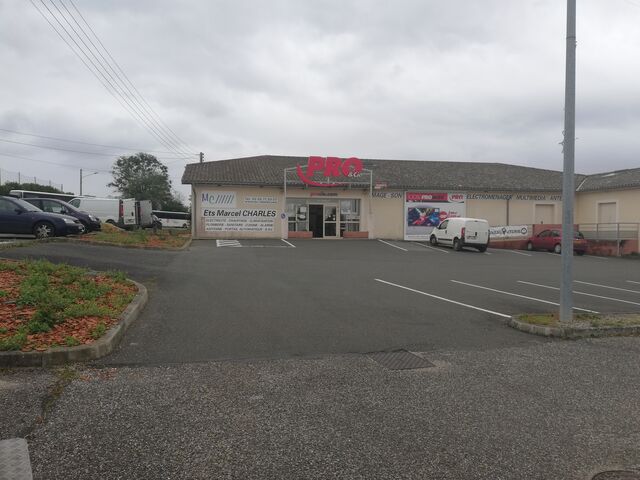 Le vendredi sur le parking de pro et compagnie à Sauveterre de Guyenne 