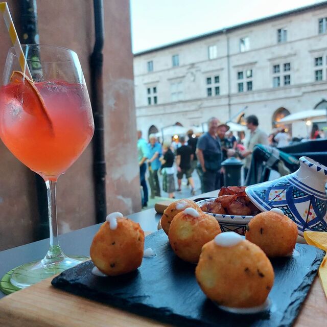 Afrospritz con polpettine di patate al cumino