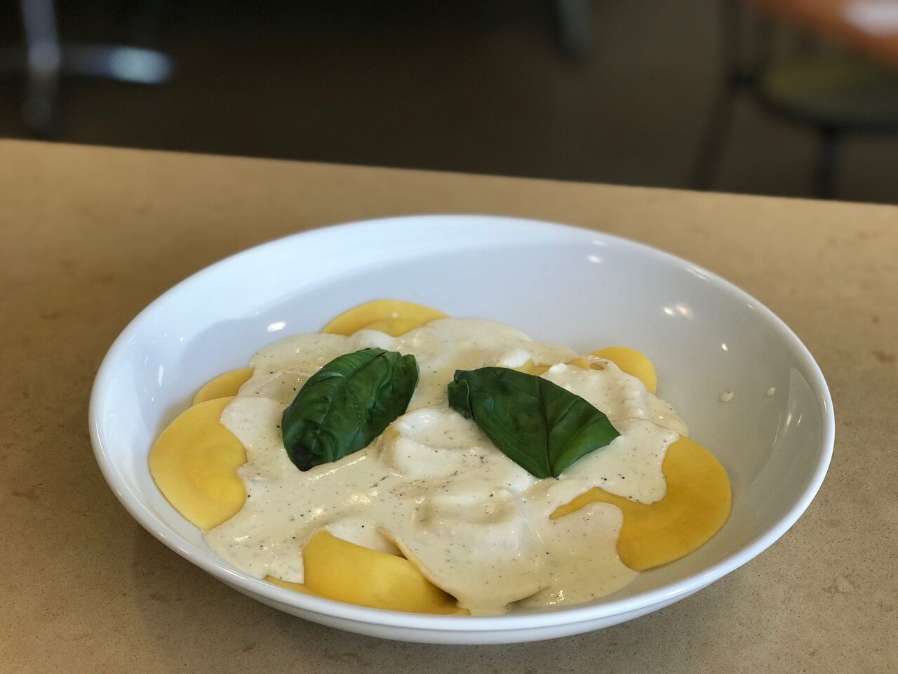 Ici : ravioles au basilic 