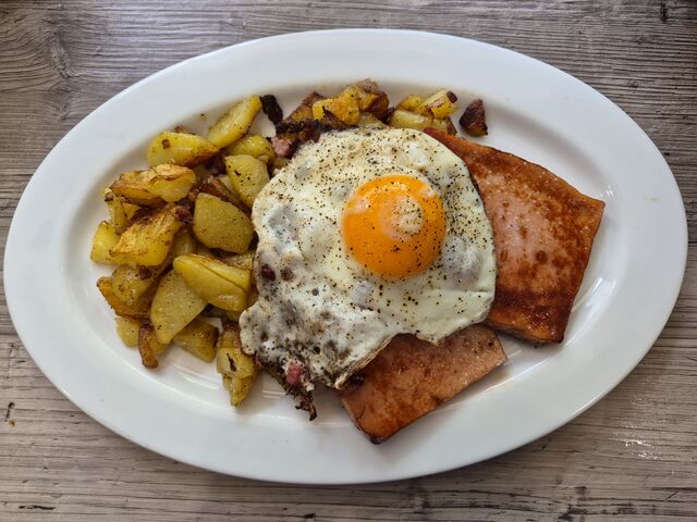 Ab 08.06.26 Täglich Bratkartoffeln mit Fleischkäse und Spiegelei