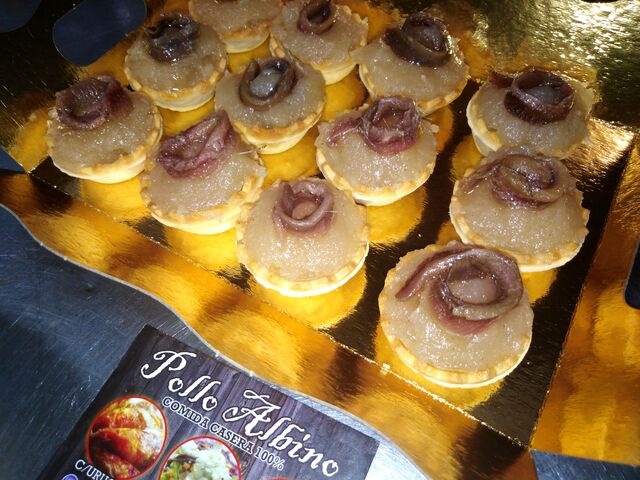 Tartaletas de crema de manzana y anchoas ???!!!
Catering!!! 