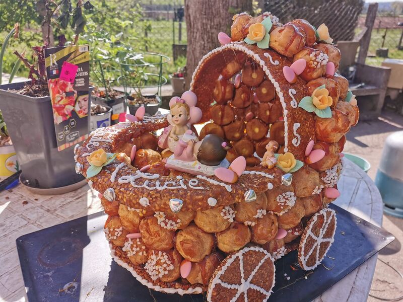 Pièce montée berceau