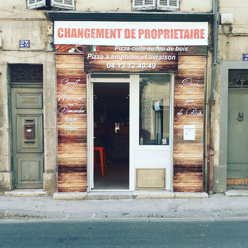 Venez déguster nos véritables pizzas traditionnelles cuites au feu de bois sur place ou à emporter livraison gratuite 