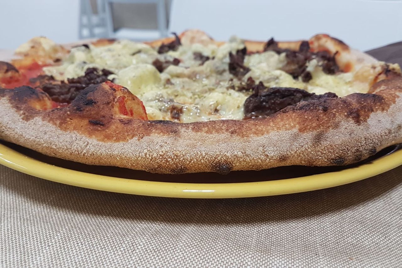 pizza con carne do cavallo
