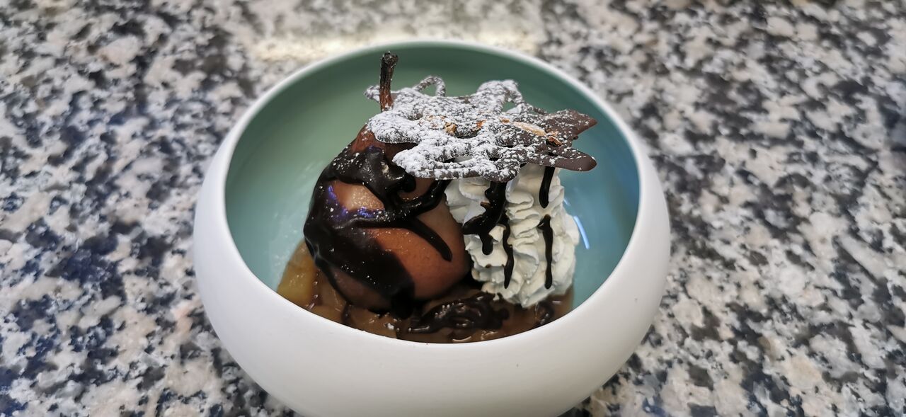 Poire pochée au banyuls