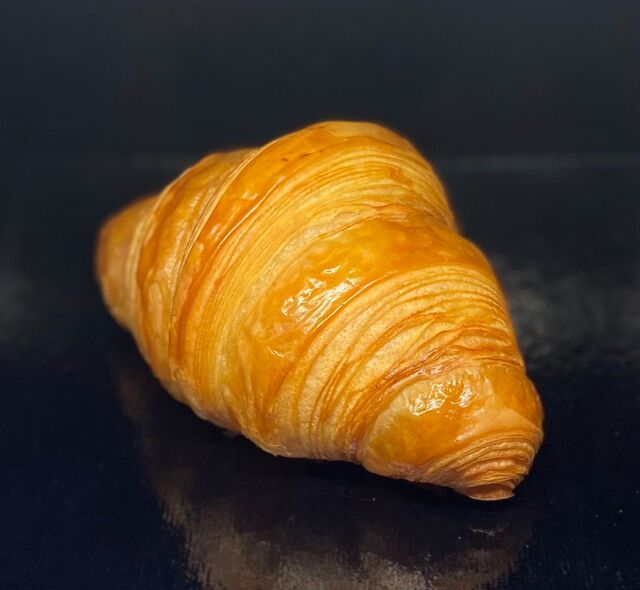 Croissant au beurre.