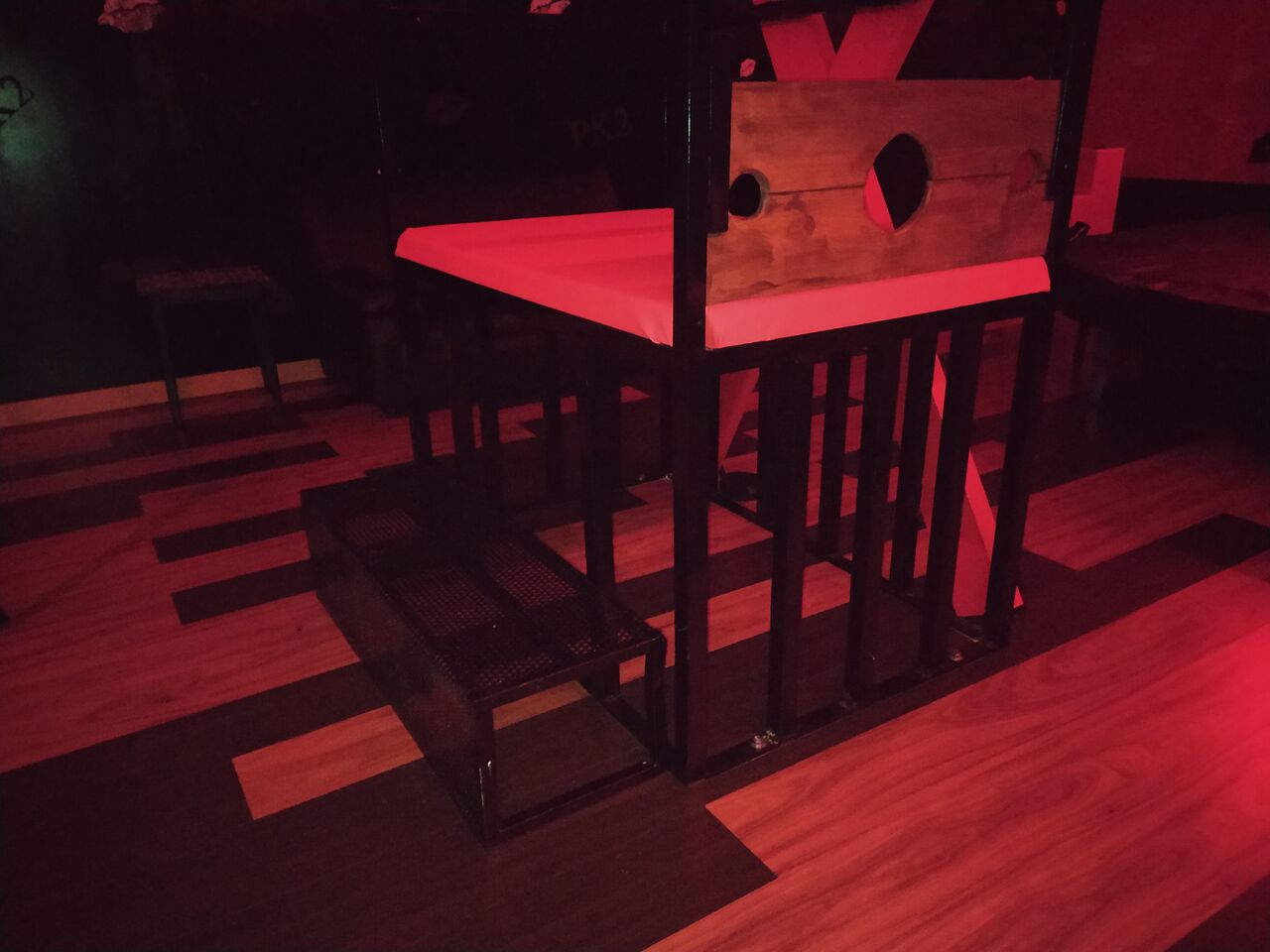 ZONA MIXTA: EXCLUSIVO PAREJAS: HABITACIÓN ROJA