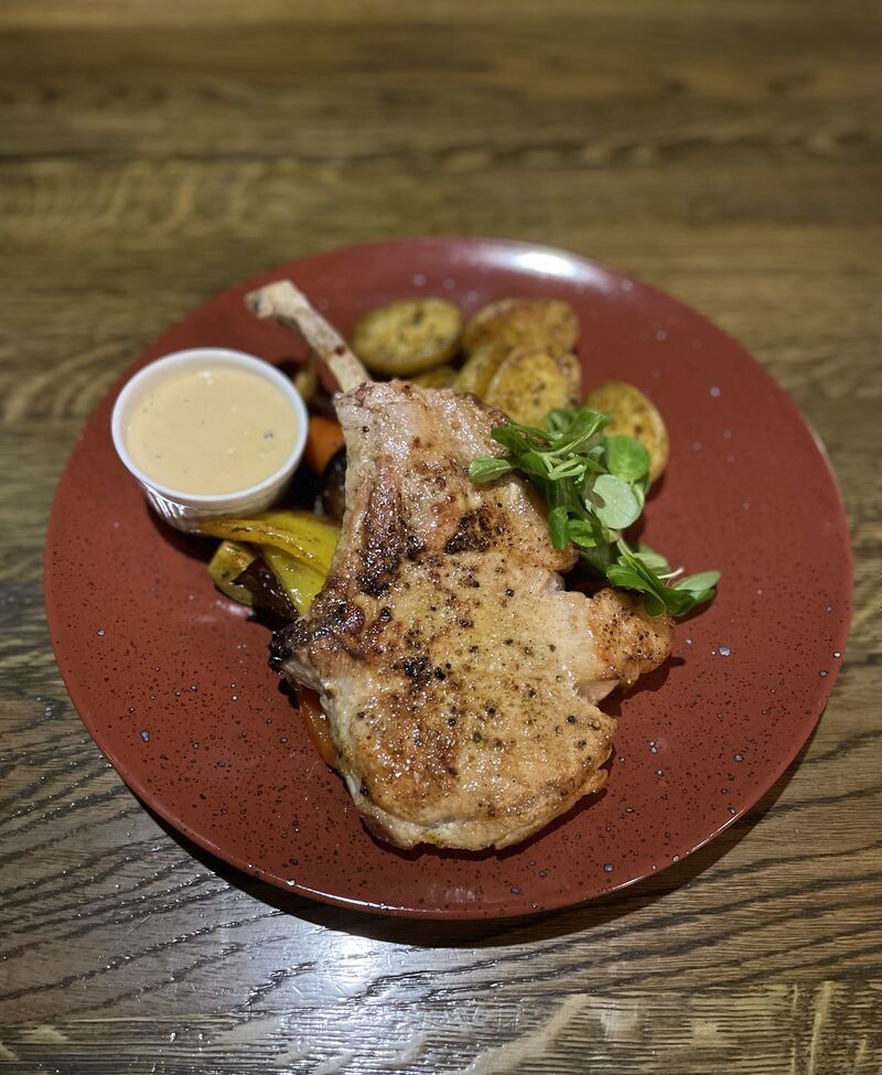 Vepřový steak s kostí (Tomahawk)