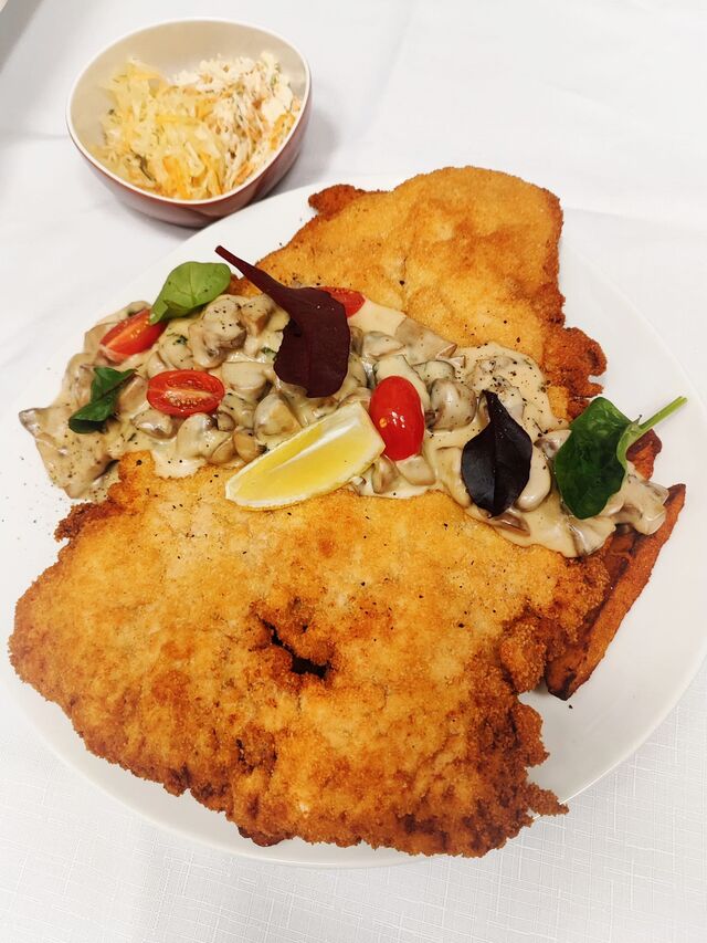 Schweineschnitzel mit Champignonssoße