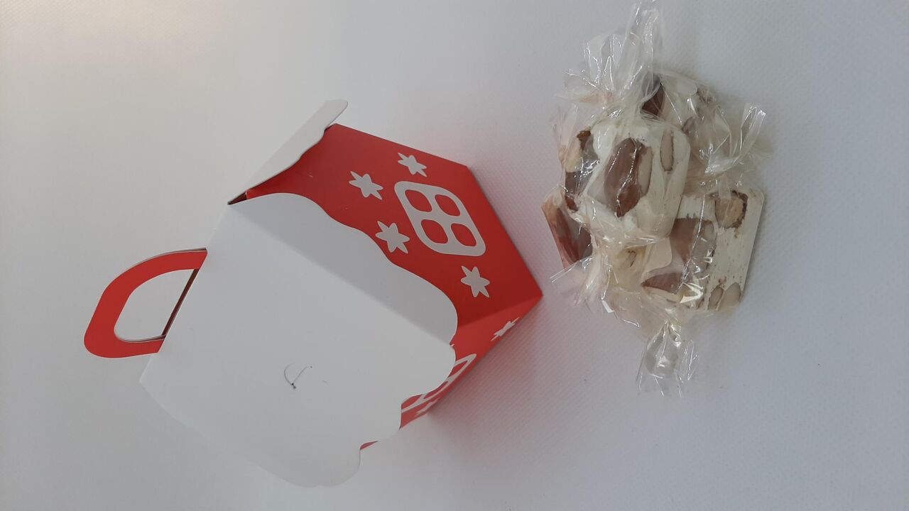 Maison de Noël avec ses nougats