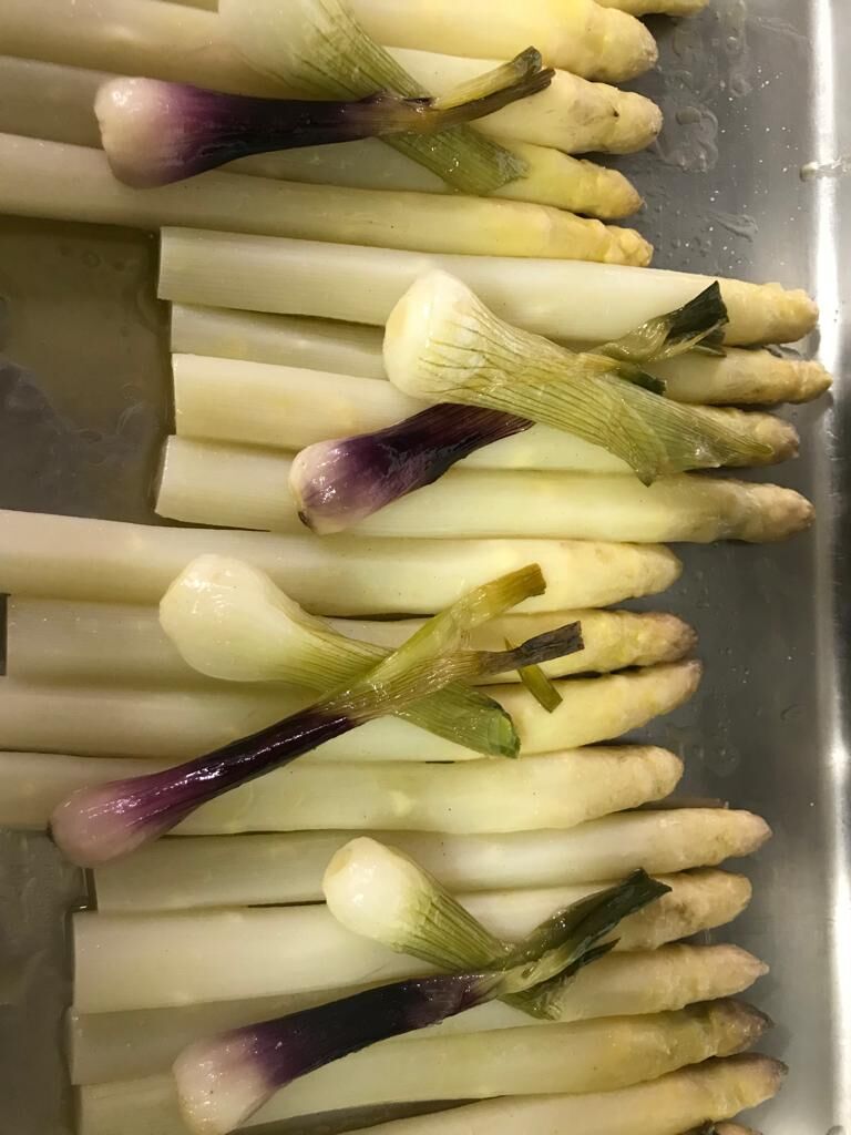 ASPERGES BLANCHES D'ALSACE ET CÉBETTE.....................