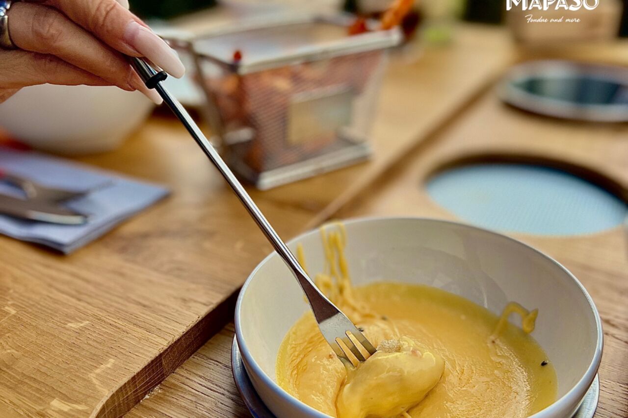 Wählen Sie Ihr Fondue und Ihre Beilagen und überlassen uns das Übrige...