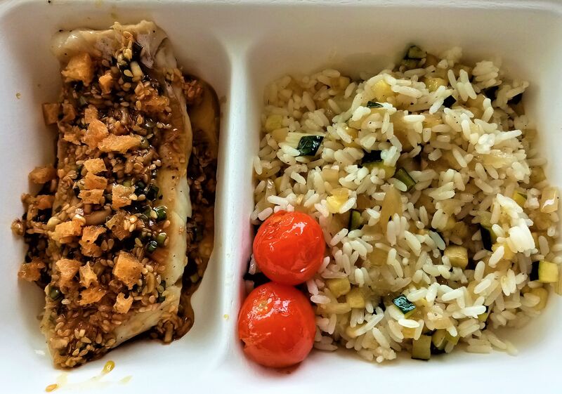 Lieu noir à la plancha , riz pilaf aux courgettes et oignons, sauce vierge revisitée au sésame