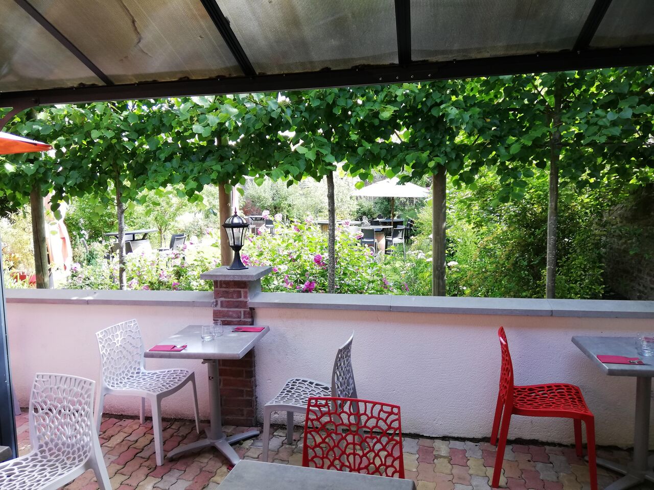 JARDIN vue de la TERRASSE