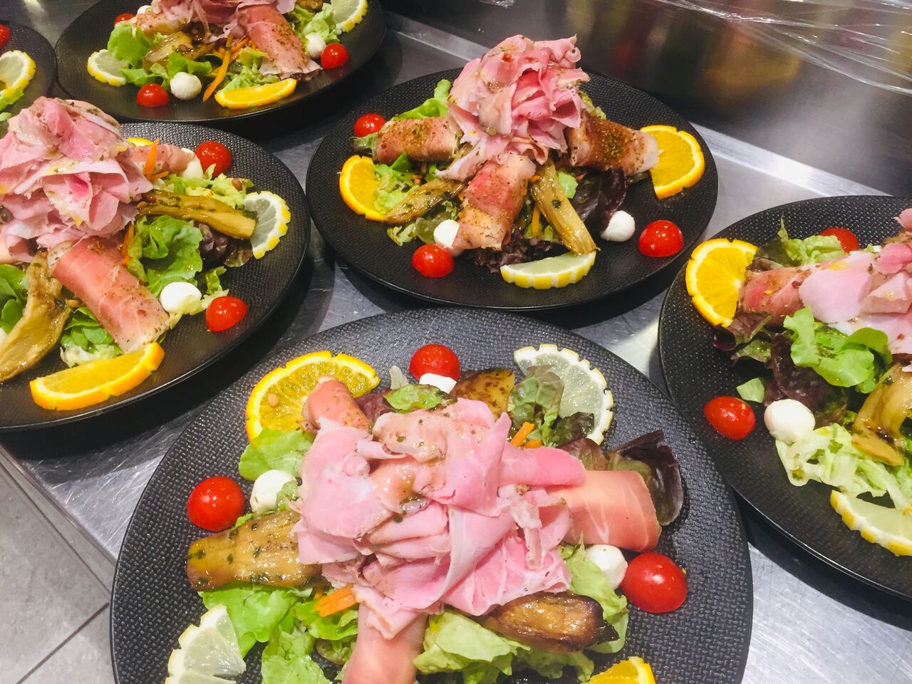 Le moment de retrouver les salades d'été à déguster en terrasse 