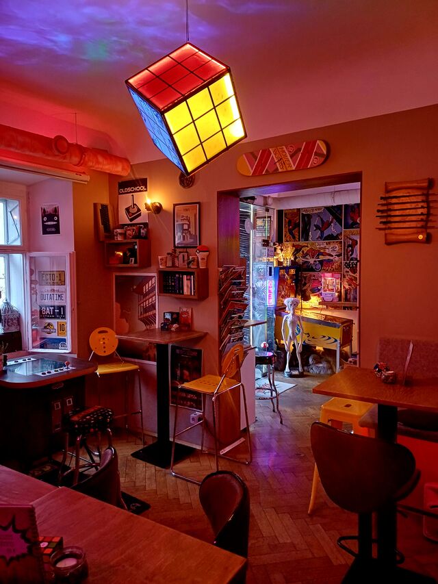 80s Cafe-Bar