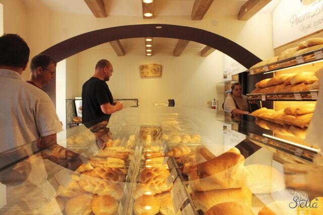 Posjetite nas i uzivajte u finim pecivima i ostalim proizvodima!