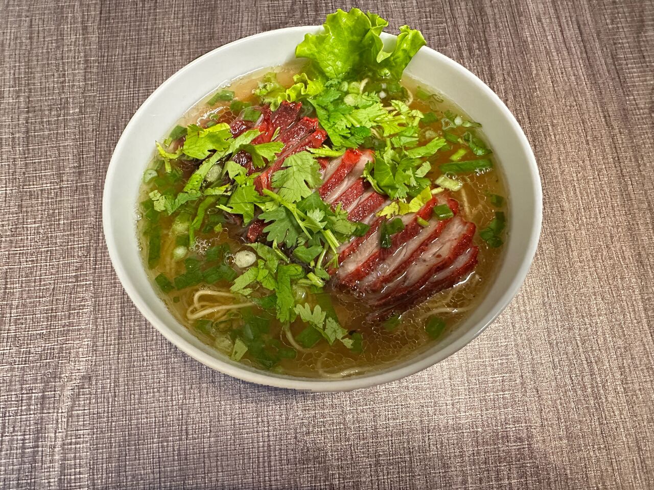 Soupe nouilles au porc laqué 