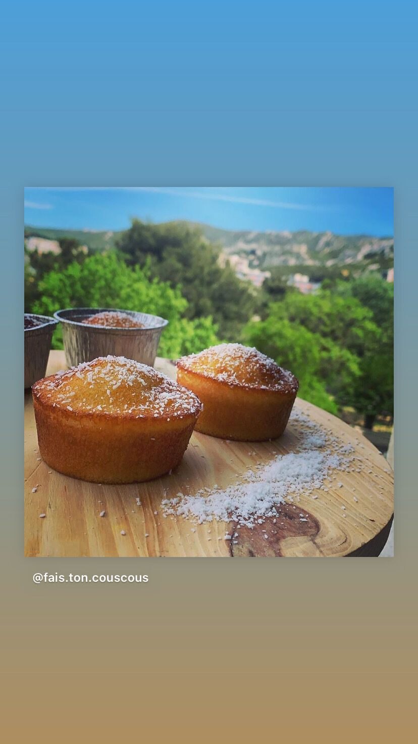 La Besboussa est un dessert!
Gâteau semoule ,sirop d’orange parsemé de noix de coco