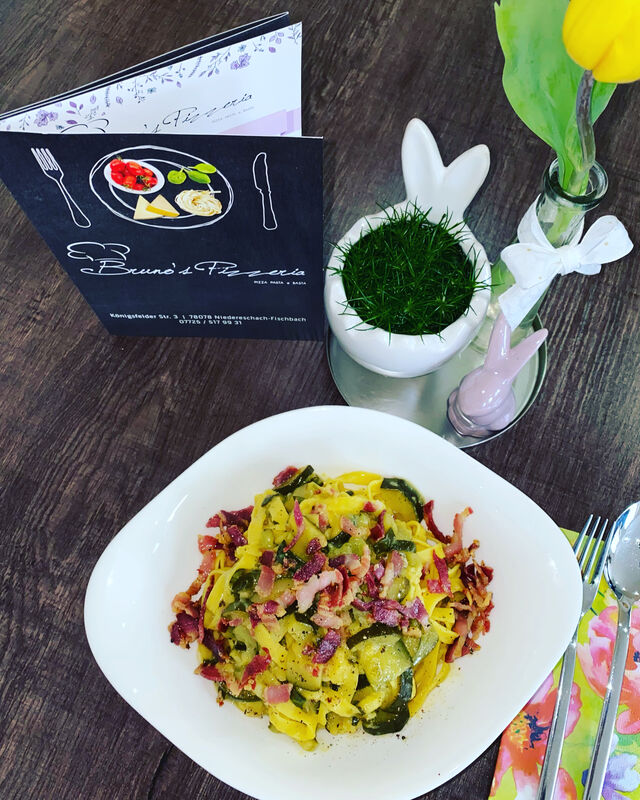 Fettuccine mit Zucchini, Pancetta & Safran