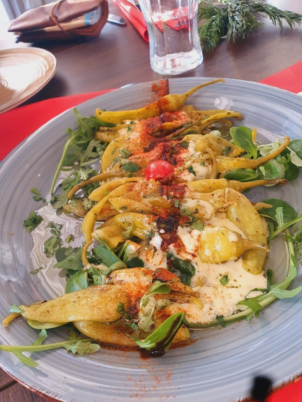 Gegrillte Peperoni in Hollandaise sauce