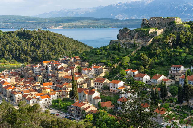 On top of Novigrad town there is stone fort called Fortica and it's must see object in Novigrad