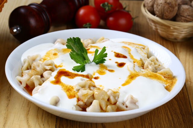 Manti - gefüllte türkische Teigtaschen - bei uns auch vegetarisch, vegan oder mit Fleisch erhältlich