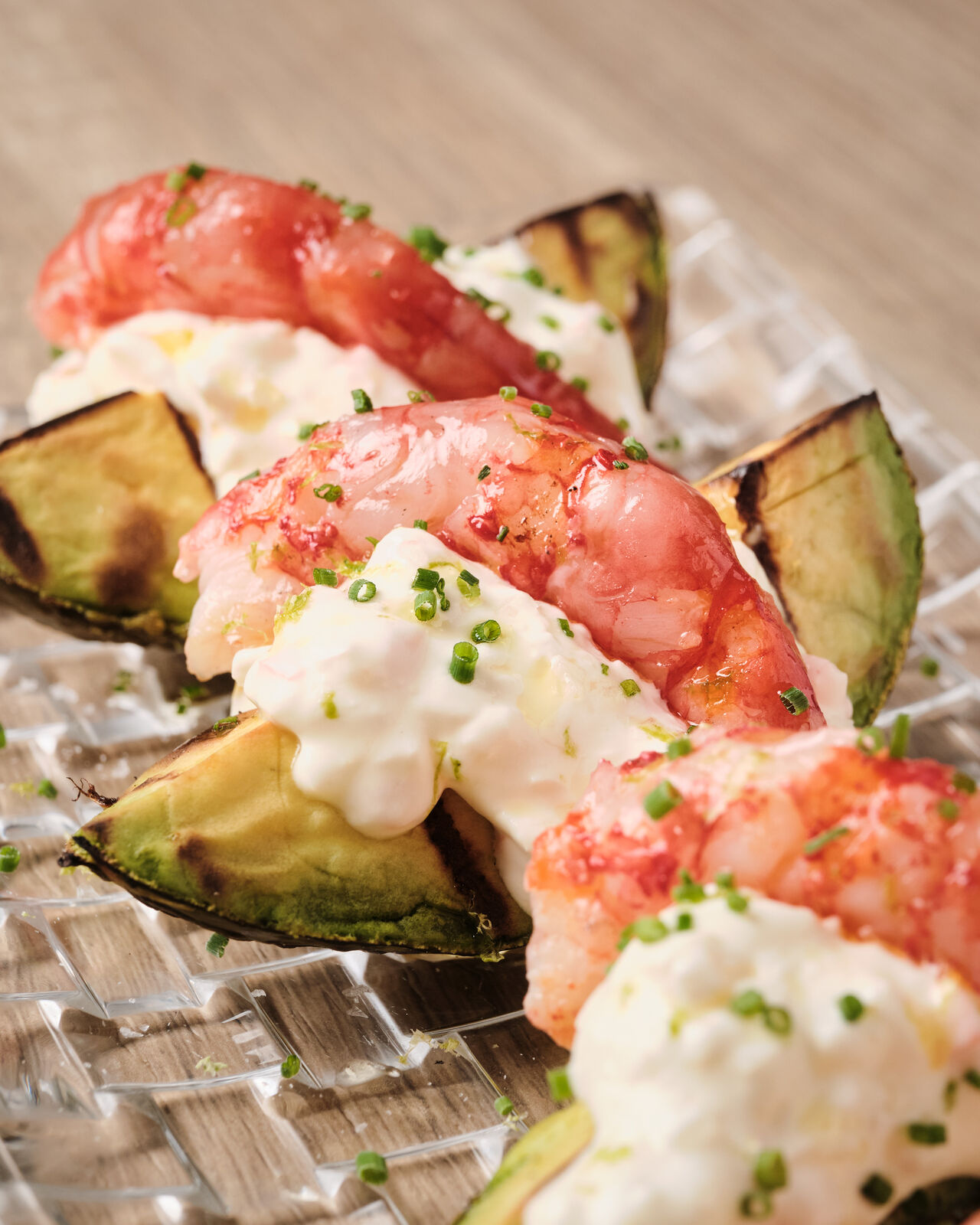 Aguacate a la brasa con Gamba Roja