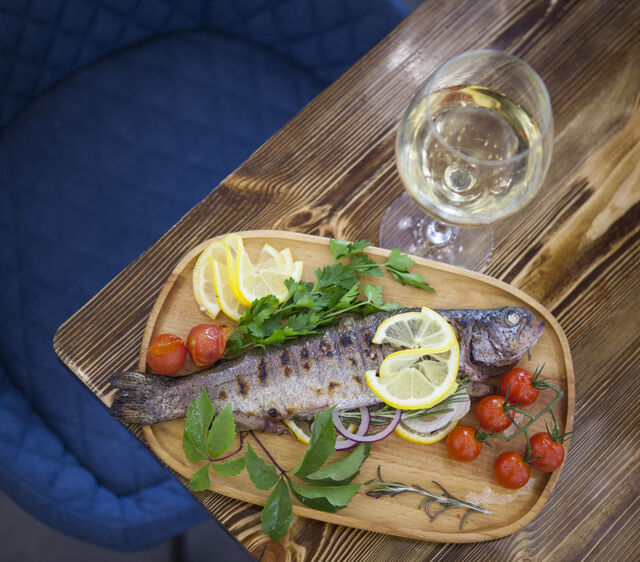 Форель на грилі