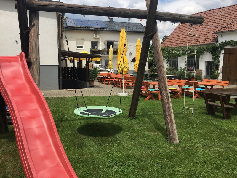 Ruhiger Gastgarten im Innenhof....