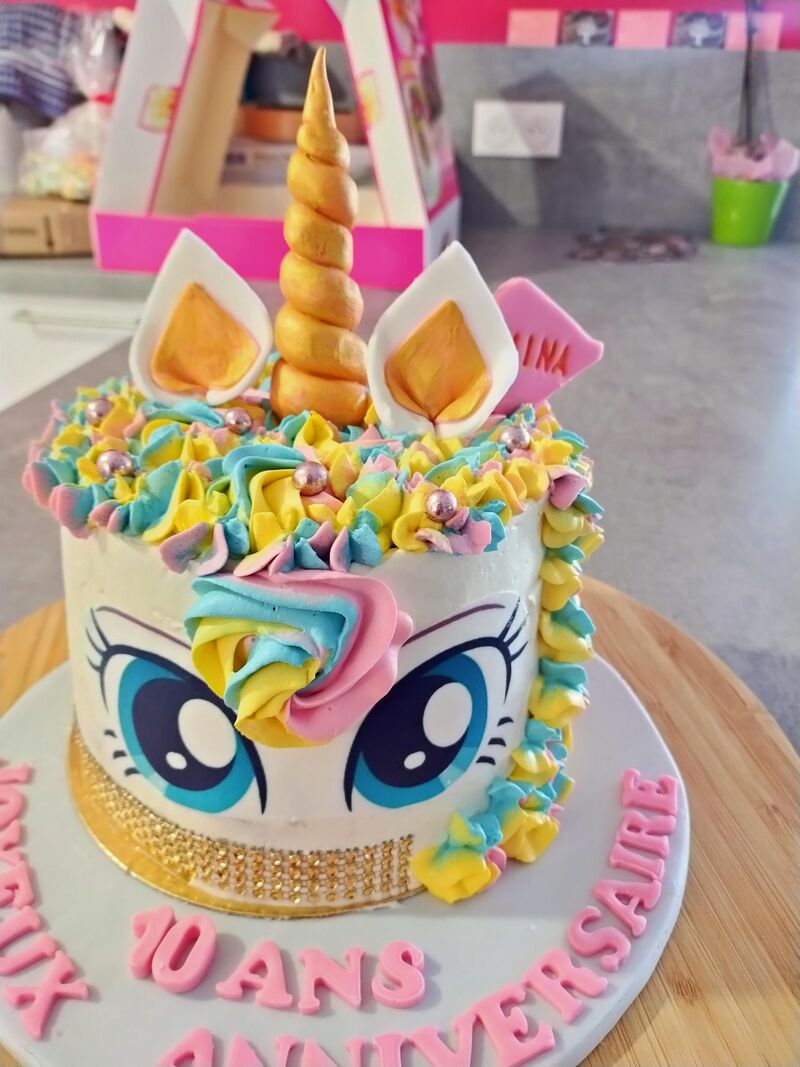 Gâteau licorne
Génoise vanille
Ganache montée Kinder