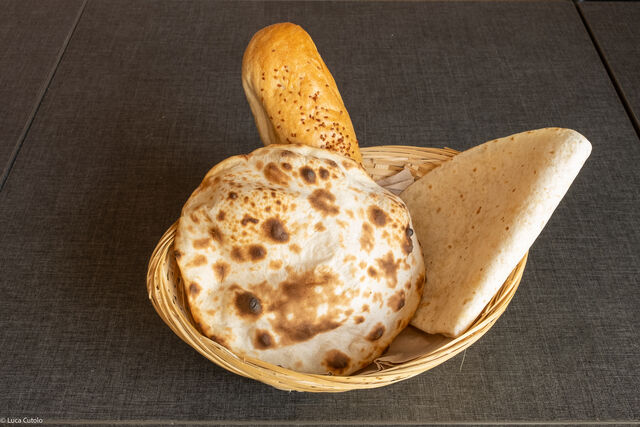 nos pains: Nan, pain fait maison et Galette.