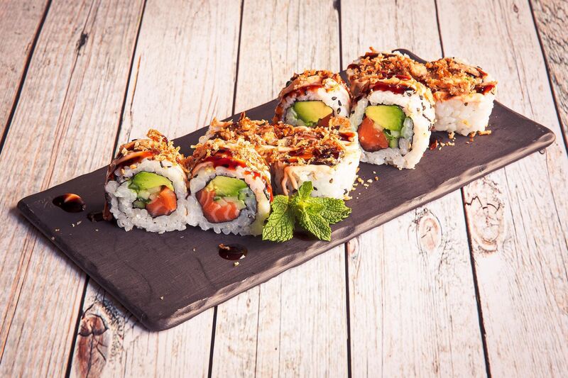 Le Crispy Roll / Crunch
Un rolls plus gros et plus long, parsemé d'oignions frits et assaisonné d'une sauce onctueuse... 