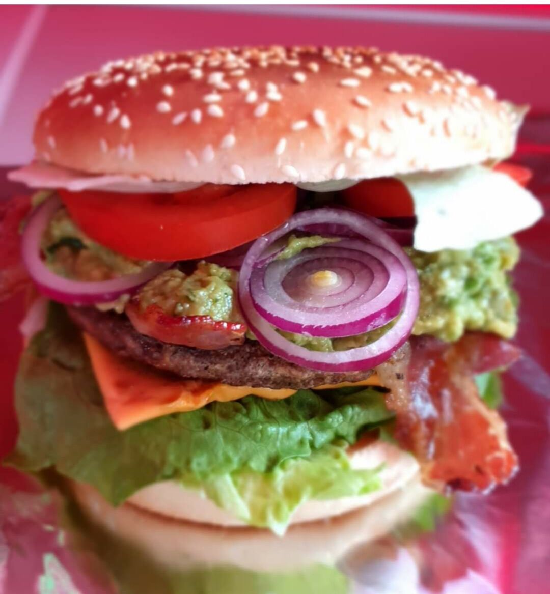 Guacamole Burger mit Bacon