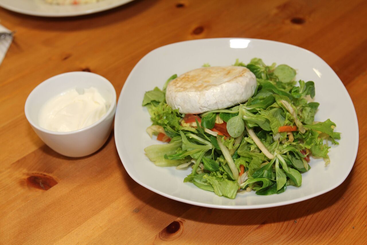 Zeleninový šalát s grilovaným enciánom