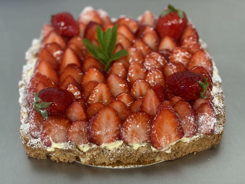 tarte dacquoise coco /fraise 3.20€