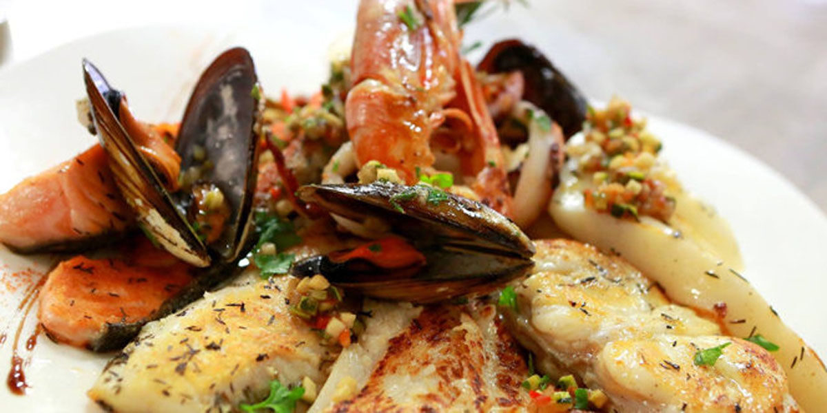 PARILLADA DE POISSONS
ET FRUITS DE MER
AIOLI