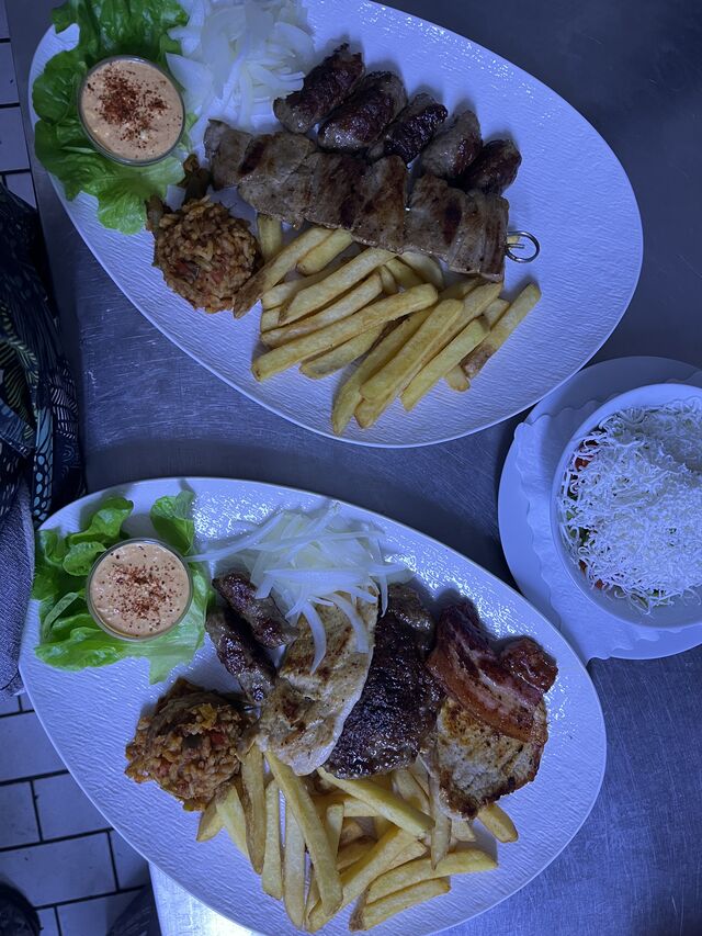 Grill Teller und Pola- pola