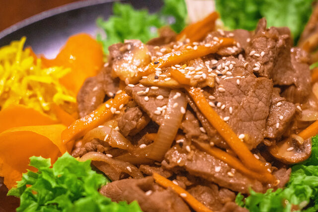 Bulgogi Rind 韓式炒牛肉:
mariniertes Rindfleisch nach koreanischer Art
