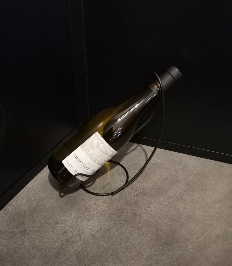 Panier verseur en métal noir (vendu sans la bouteille) = 5.90€ 