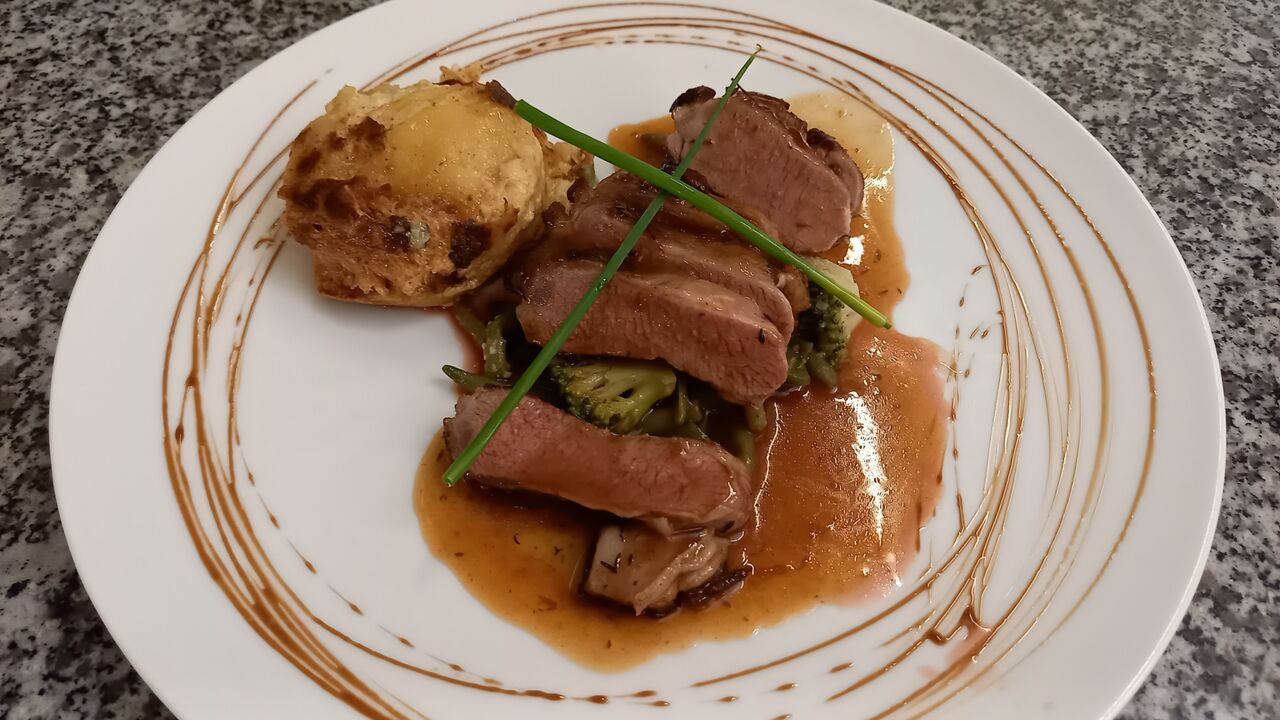 Agneau façon magret jus de thym