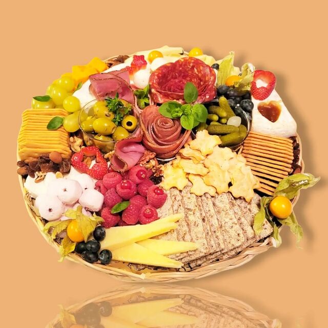  CHARCUTERIE-FROMAGE Pour 8-10 personnes 85€ 