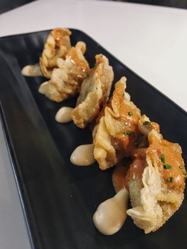 Empanadillas de conejo en salmorejo