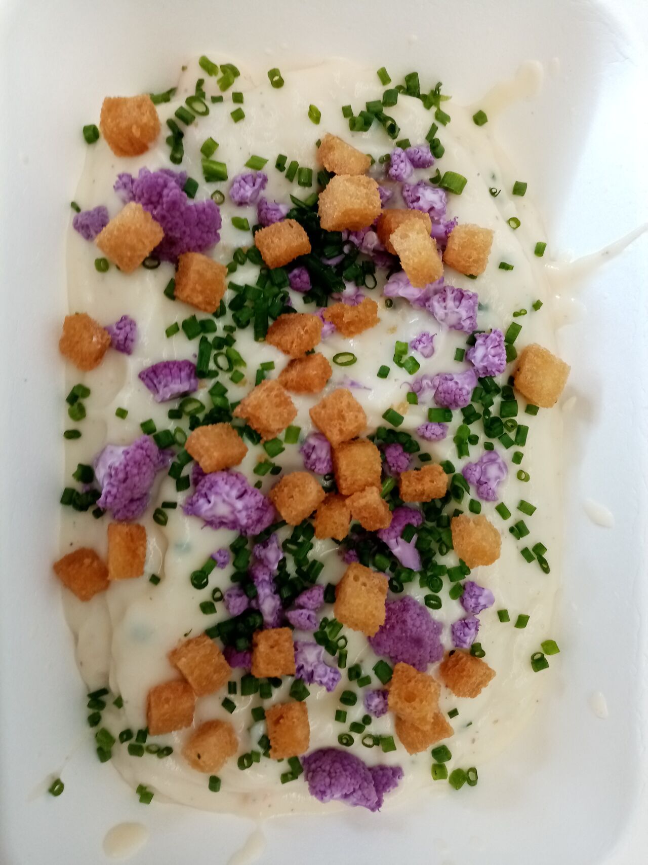 Crème de chou fleur, poisson, moules, crevette, croûtons, jambon cru