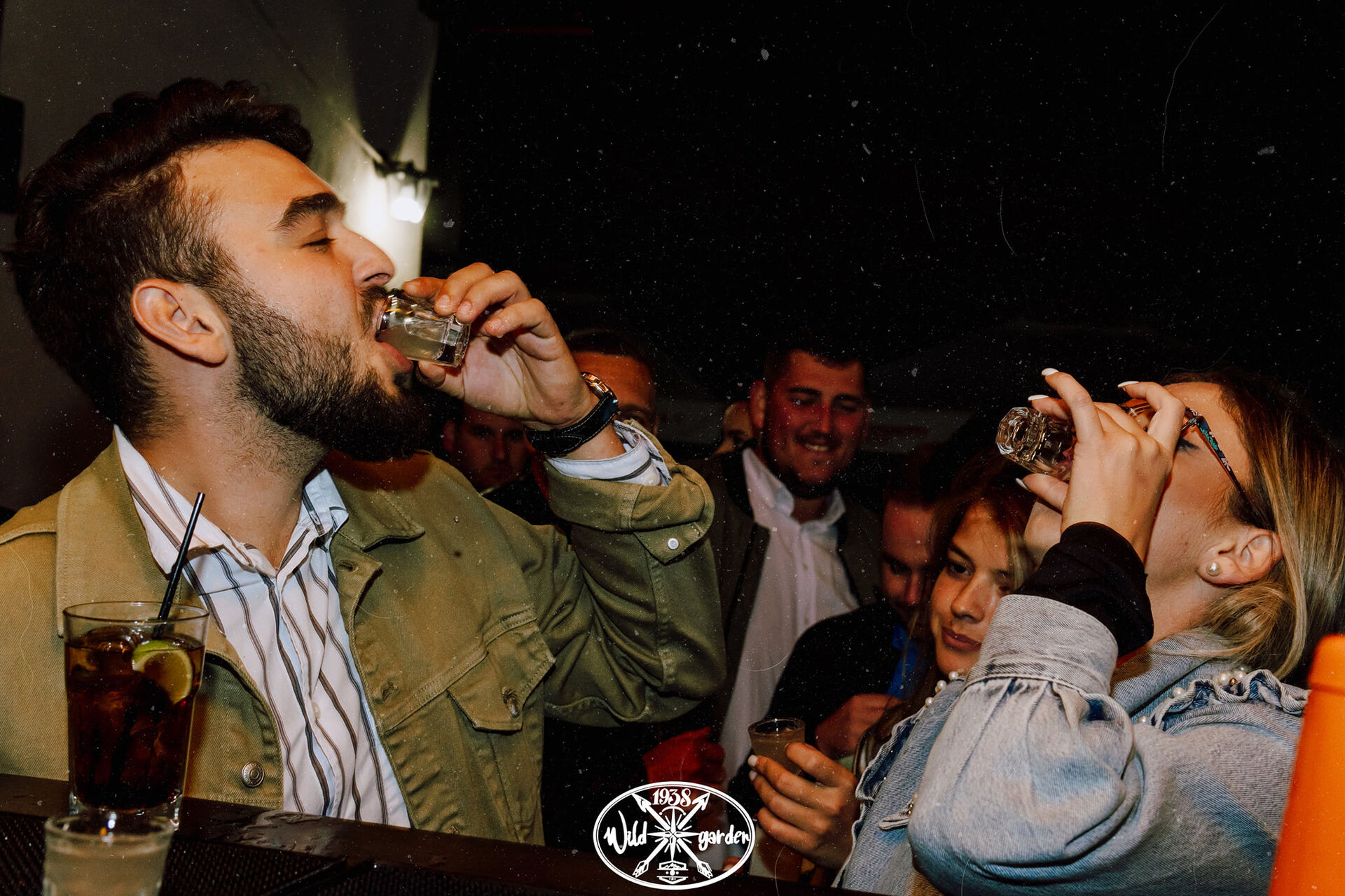 🌿 La Wild Garden1938, distracția și shot-urile sunt la ele acasă! 🎉