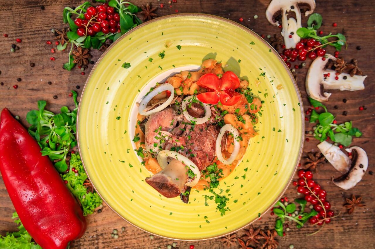 CIOLAN AFUMAT CU IAHNIE DE FASOLE 