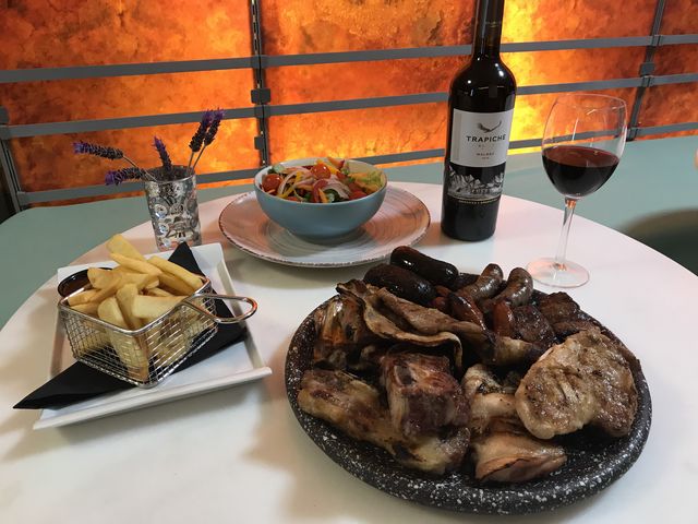 Ses faroles .
RESTOBAR
971868853
Horario : martes a domingo
11:30 a 16:00. Y 18:00 a 24:00