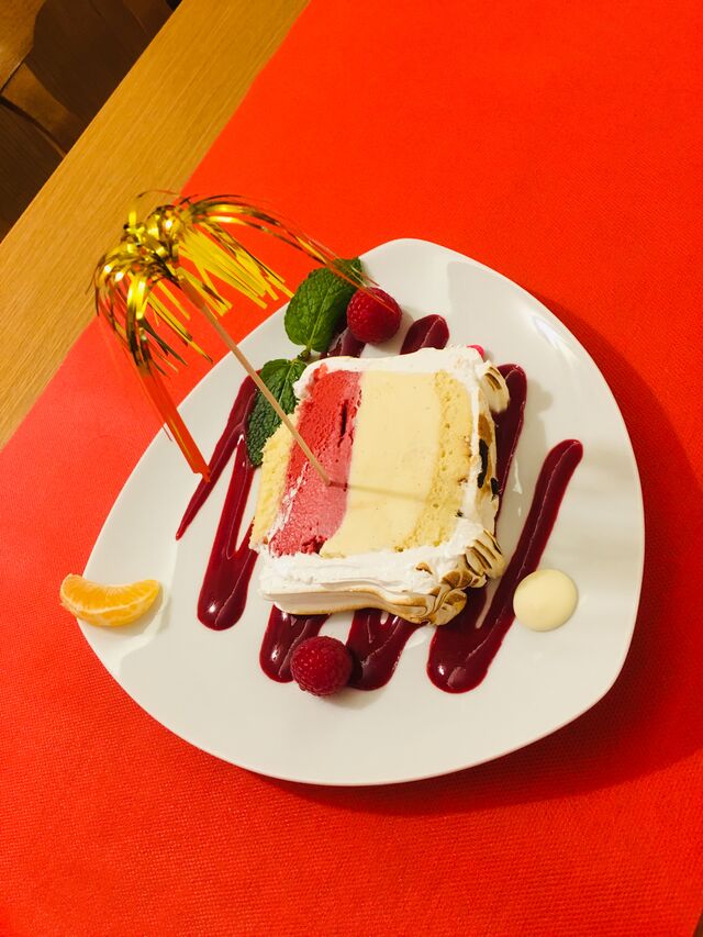 Omelette norvégienne et coulis de framboise 